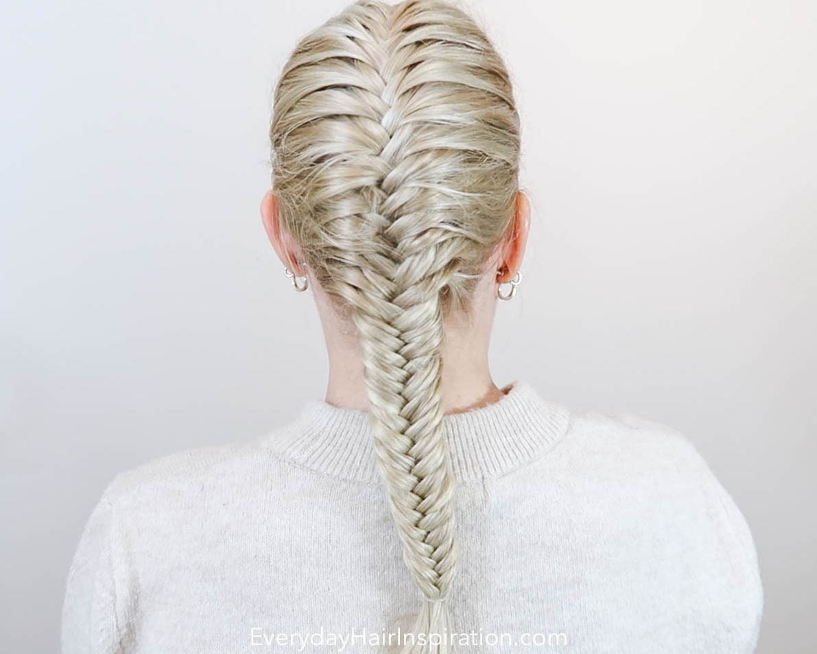 Single French Fishtail Braid Your Own Hair Everyday Hair Inspiration   Skærmbillede 2021 04 14 Kl. 17.15.47 2 1 